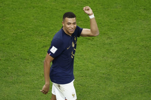 PSG Walker lance déjà le duel avec Mbappé pour France Angleterre