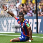 Crystal Palace : Victime d'insultes racistes, Wilfried Zaha réagit