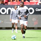 OGC Nice : Baisse de salaire, Stanley Nsoki prend position