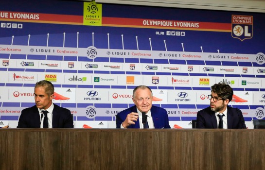Sylvinho, Jean Michel Aulas et Juninho de l OL