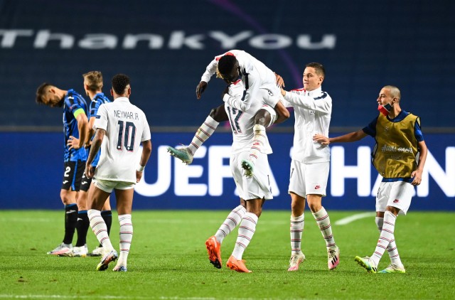 Éric Choupo-Moting en pleine célébration de son but (PSG-Atalanta)