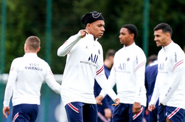 kylian mbappé dans le groupe du psg