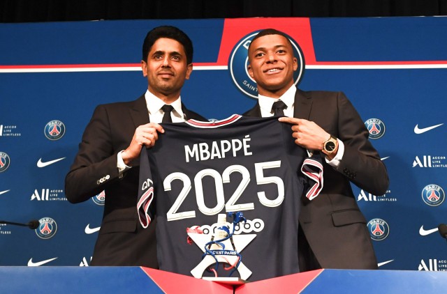 Kylian Mbappé a prolongé avec le PSG jusqu'en 2025.