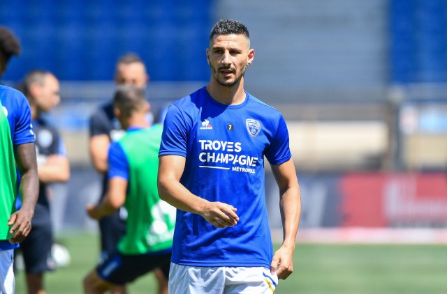 Le transfert de Yoann Touzghar à Saint-Étienne bloqué