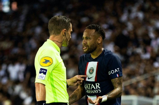 Neymar Jr, who likes a tweet critical of Mbappé