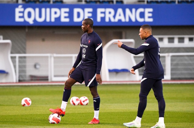 Paul Pogba et Kylian Mbappé lors d'un entraînement de l'Equipe de France