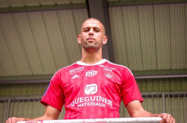 Islam Slimani avec le maillot du Stade Brestois