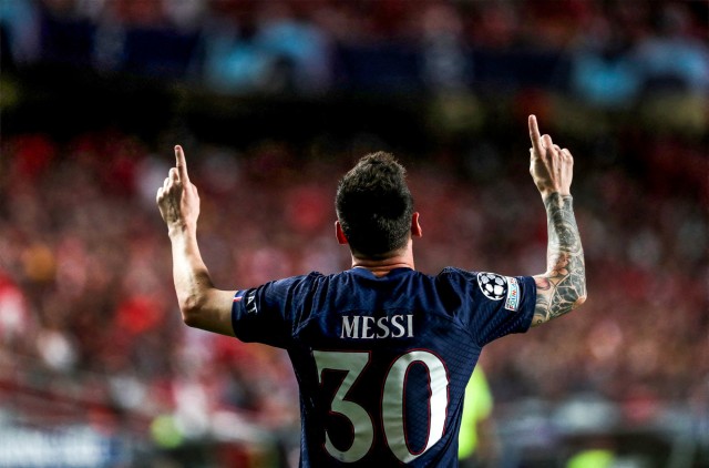 Messi célèbre un but avec le PSG.