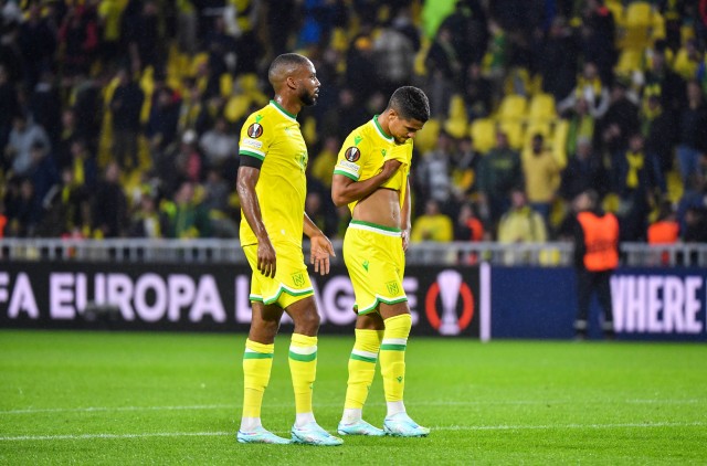 Les joueurs du FC Nantes, dépités après la rencontre face à Fribourg