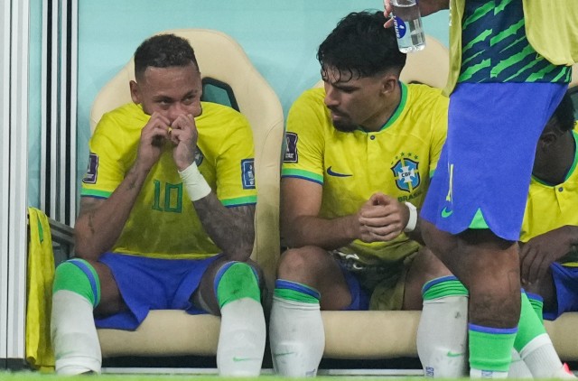 Neymar sur le banc des remplaçants du Brésil.