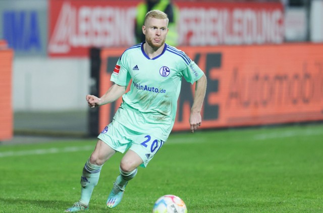 Florent Mollet sous le maillot de Schalke 04.
