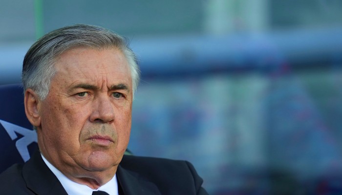 Ancelotti smashes Eden Hazard and announces the color to him!