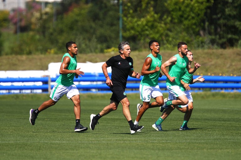 Claude Puel et des joueurs de l'ASSE à l'entrainement