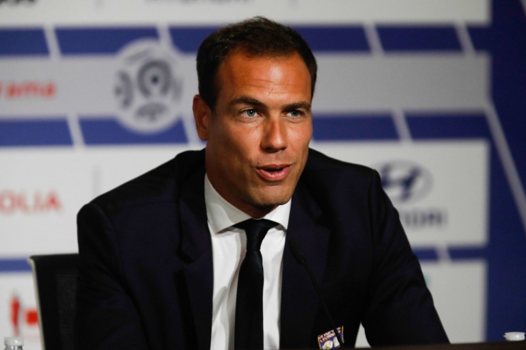 Cenk Ozkacar signe officiellement à Lyon — OL Cenk Ozkacar signe officiellement à Lyon — OL