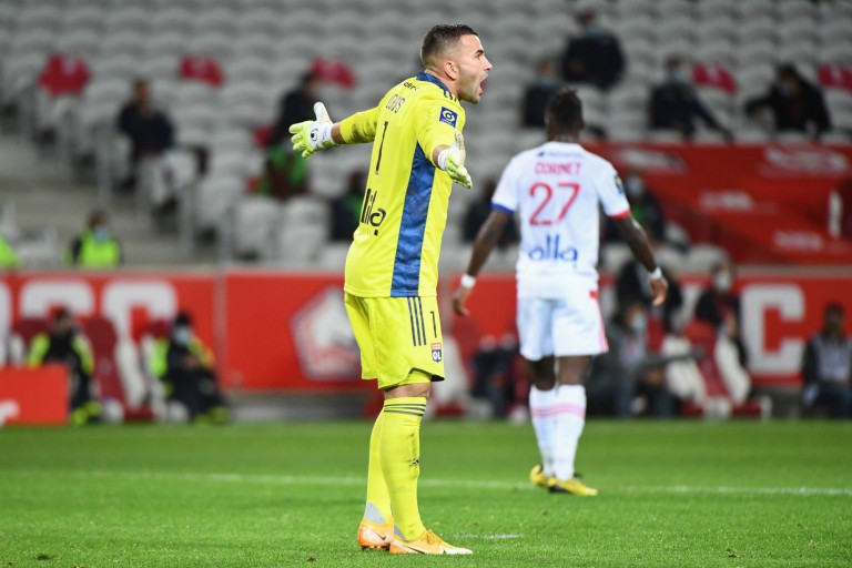 Anthony Lopes gardien de but de l'OL accusé de sorties trop violentes