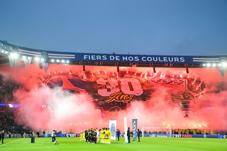 Des fumigènes utilisés lors de PSG - Nantes