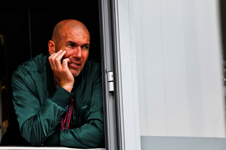 PSG Mercato : Zinédine Zidane a accepté l’offre du Qatar pour le Paris SG.