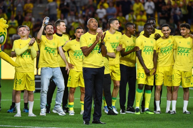 Antoine Kombouaré et l'équipe du FC Nantes, vainqueurs de la Coupe de France.