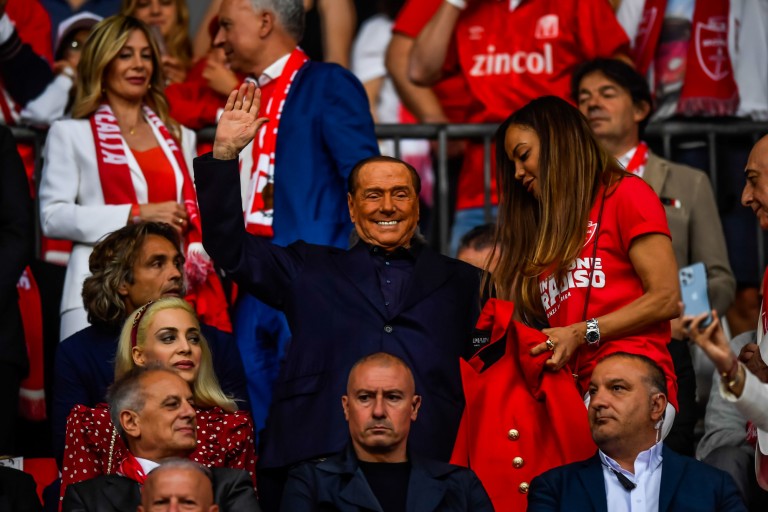 PSG Mercato : Le club de Berlusconi veut un buteur du Paris SG.