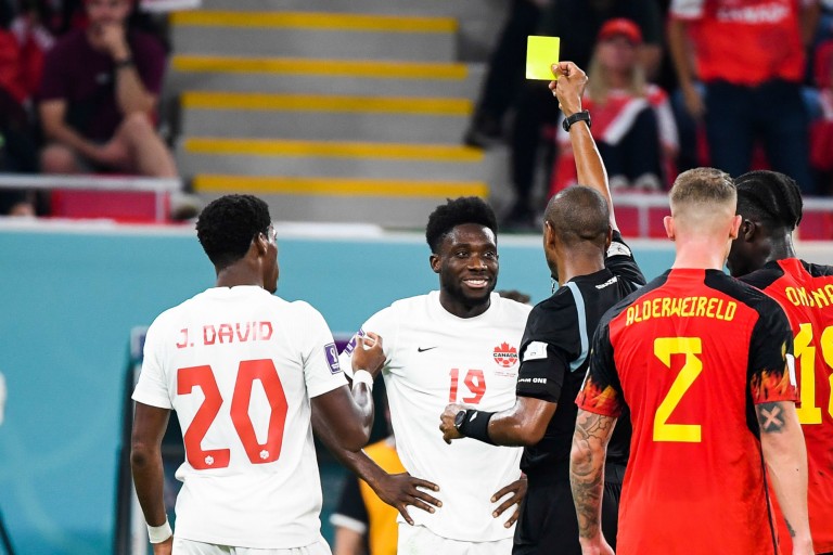 L'arbitrage de Belgique-Canada fait déjà polémique à la coupe du monde.