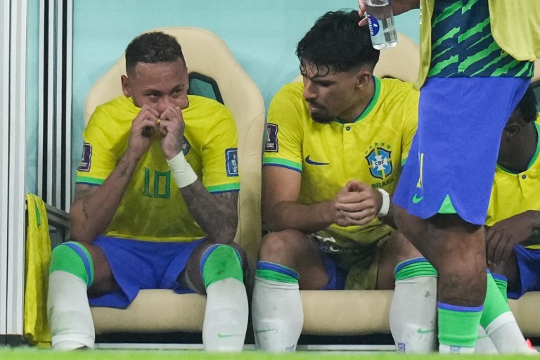 Coupe du monde au Qatar, Neymar sur le banc. 