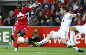 Real Madrid's Xabi chases Standard Liege's Benteke during their friendly soccer match in Liege
