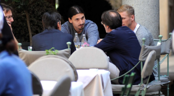 Zlatan Ibrahimovic et Ignazio Abate après l'officialisation du titre du PSG