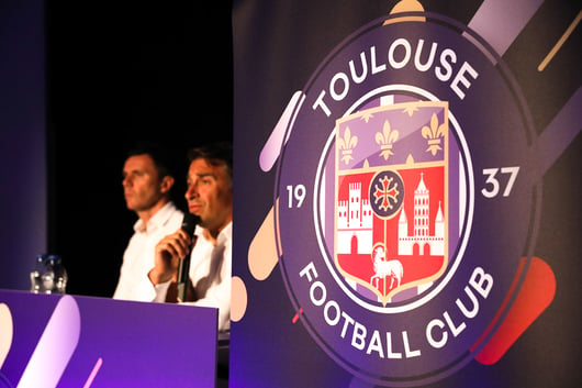 Antoine Kombouaré remplace Alain Casanova sur le banc de touche du Toulouse FC.