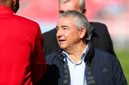 Le Stade Brestois discute avec un nouvel entraîneur. 