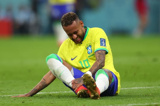 Neymar s'est blessé à la Coupe du Monde avec le Brésil.