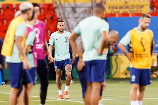 Neymar de retour sur les terrains avec le Brésil.