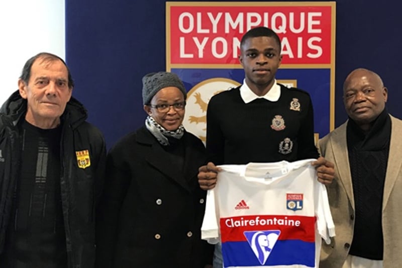 Pierre Kalulu, jeune défenseur de l'OL, a signé un contrat aspirant