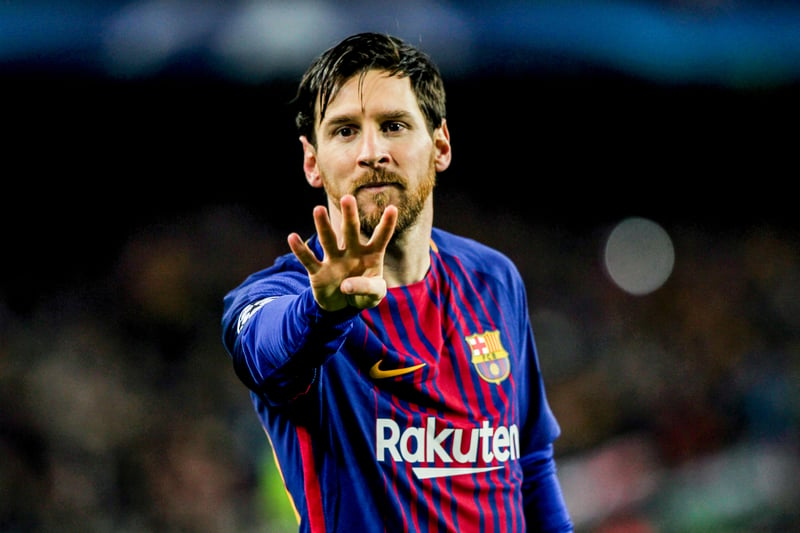 Lionel Messi attend David Alaba au FC Barcelone