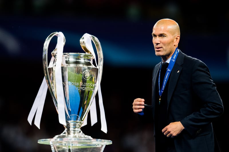 Zinedine Zidane son but avec Real Madrid face au Bayer Leverkusen finale Ligue des Champions 2002.