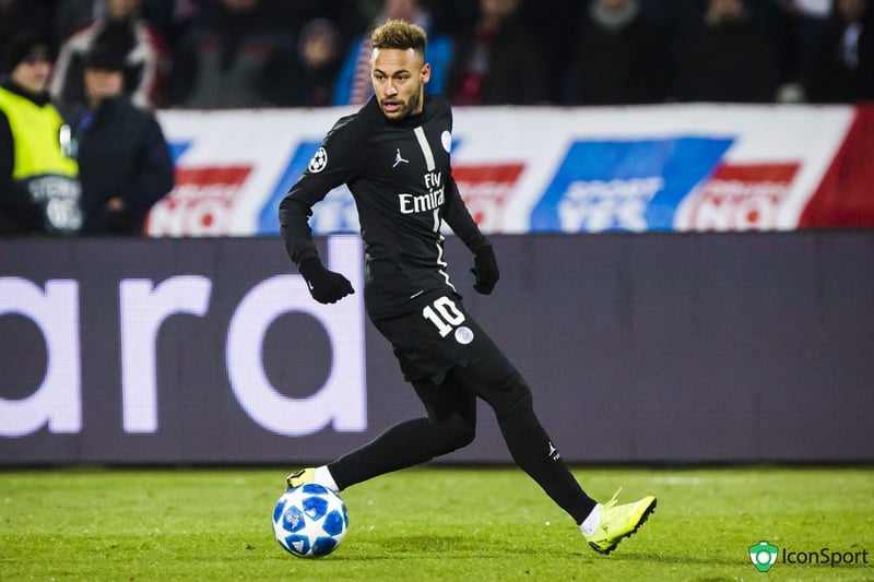 Courtisé par le Barça, Neymar est finalement resté au PSG cet été.