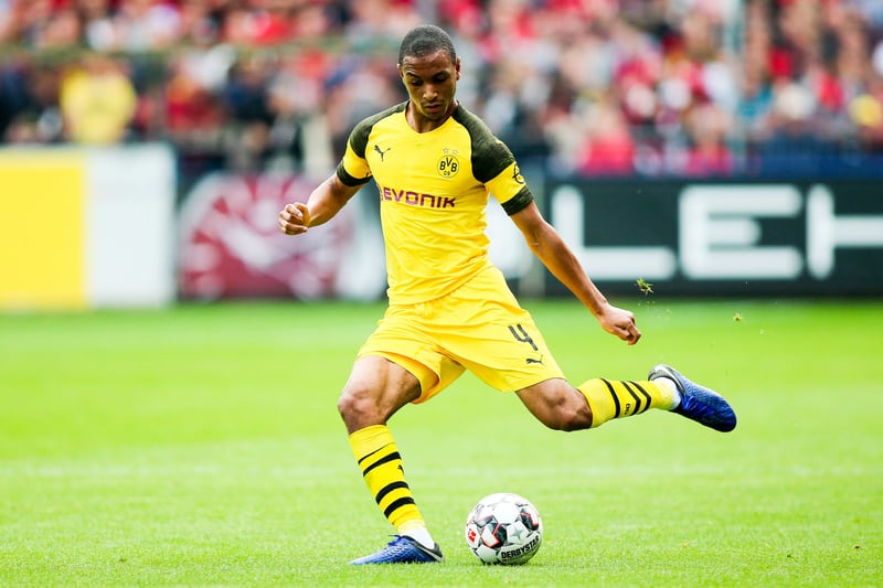 Abdou Diallo, défenseur central du Borussia Dortmund, ciblé par le PSG.