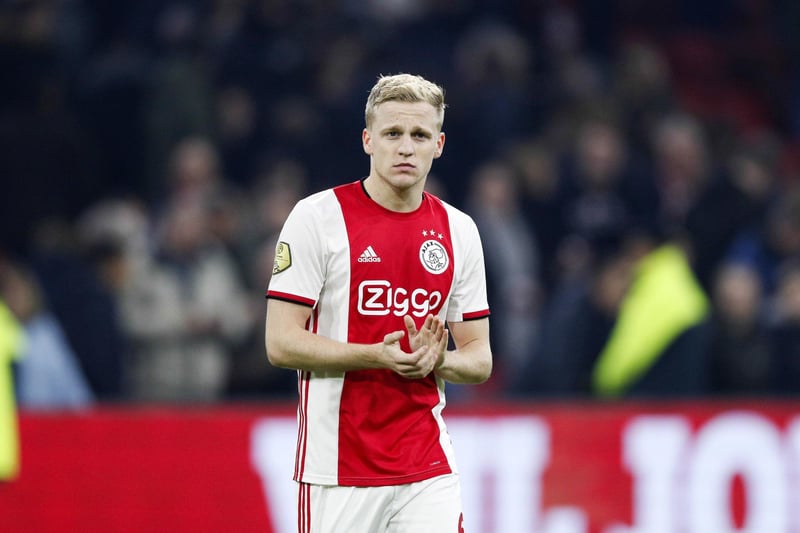 Ajax Amsterdam : Donny Van de Beek ouvre la porte à un départ la saison prochaine