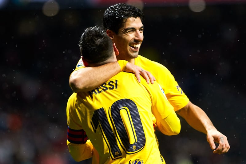 Lionel Messi félicitant son ex-coéquipier Luis Suarez