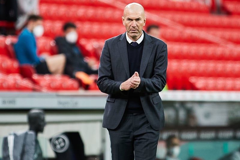 Zinédine Zidane n’est plus l’entraîneur du Real Madrid et pourrait débarquer en Angleterre. 