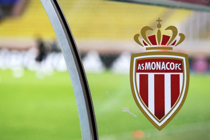 L’ AS Monaco réédite un maillot de la saison 1999-2000.