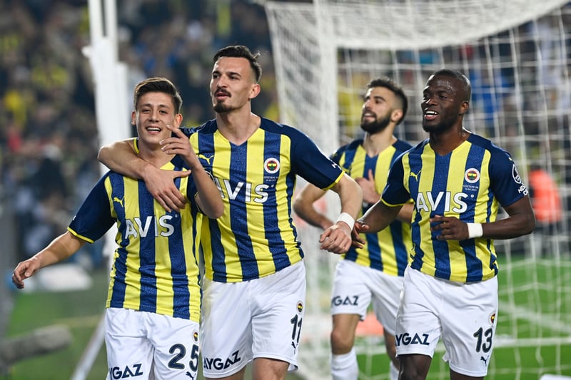 PSG Mercato : Paris se lance sur une pépite du Fenerbahçe.